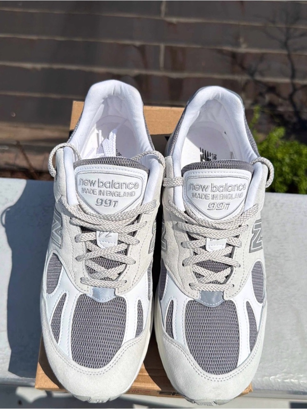 New Balance Men’s Casual White & Light Gray Walking Sneakers - Picture 3 of 10